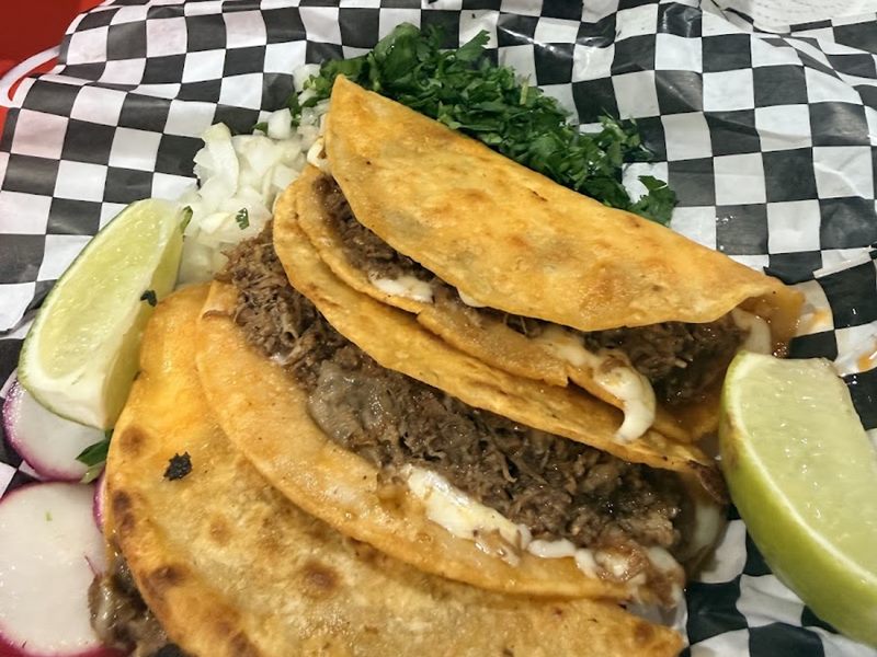 El Taqueo food